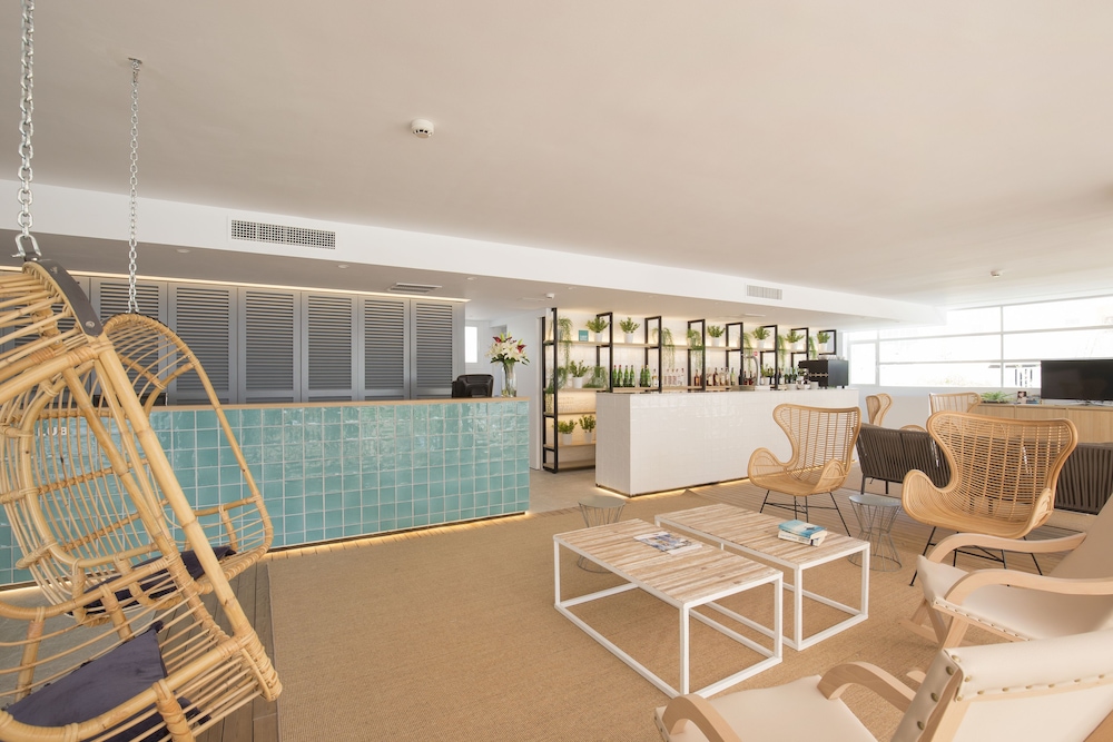 Cabot Hobby Club Apartments — Restaurant & bars in Puerto Pollensa, Balearic Islands