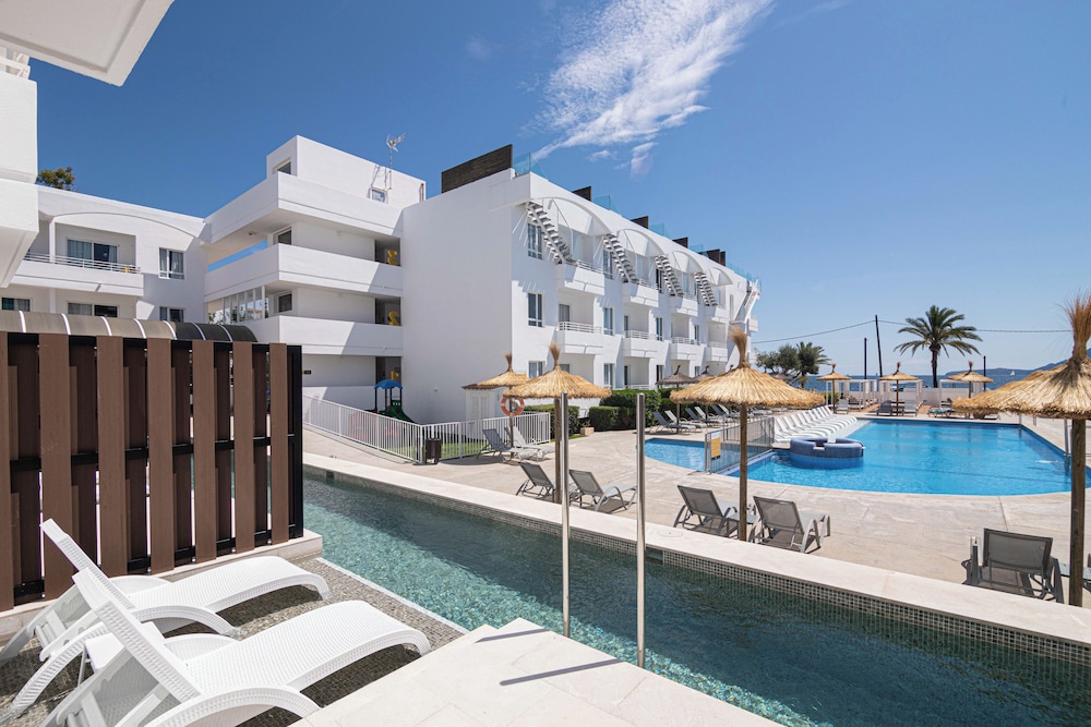Cabot Hobby Club Apartments — Swimming pool in Puerto Pollensa, Balearic Islands