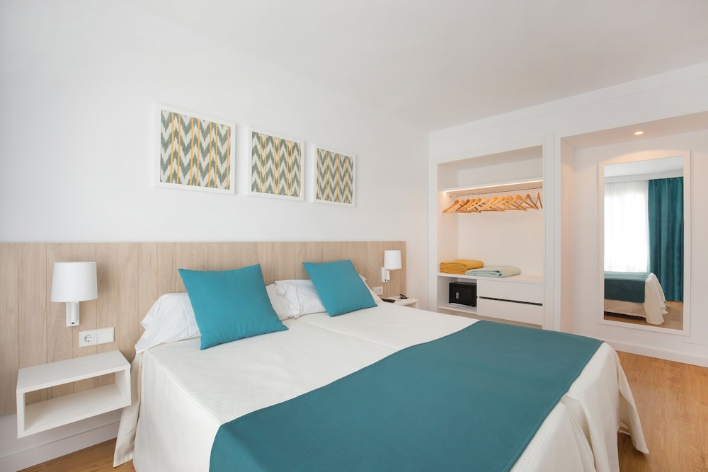 Cabot Hobby Club Apartments — Hotel rooms in Puerto Pollensa, Balearic Islands