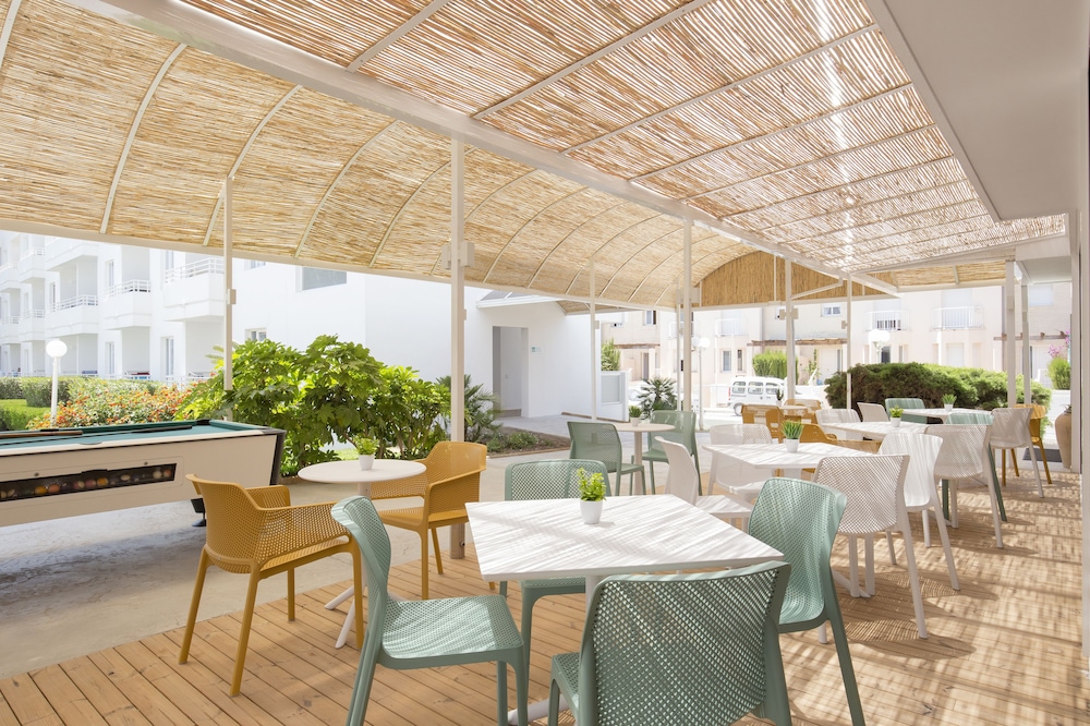 Cabot Hobby Club Apartments — Restaurant & bars in Puerto Pollensa, Balearic Islands