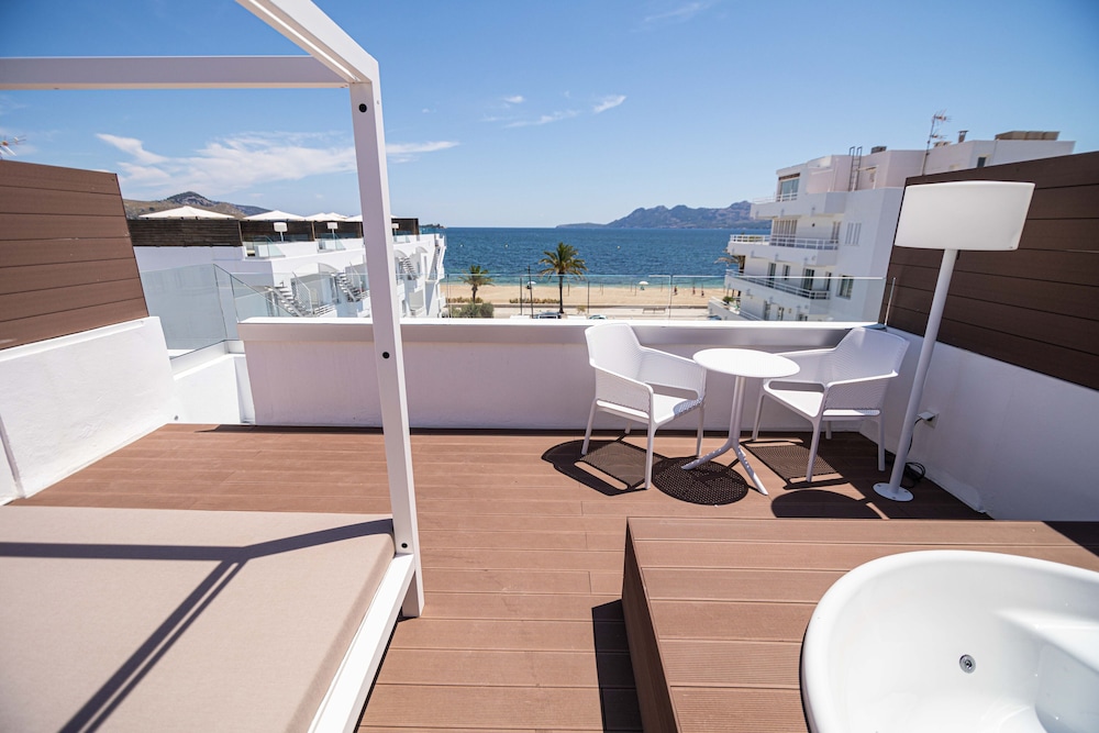 Cabot Hobby Club Apartments — Hotel rooms in Puerto Pollensa, Balearic Islands