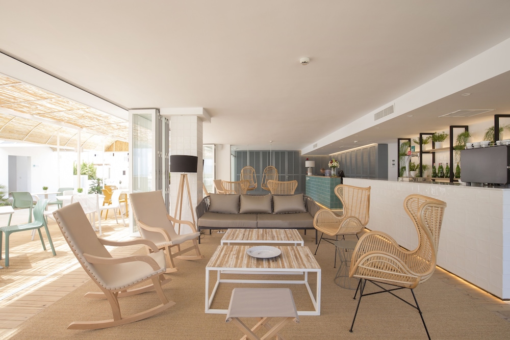 Cabot Hobby Club Apartments — Restaurant & bars in Puerto Pollensa, Balearic Islands