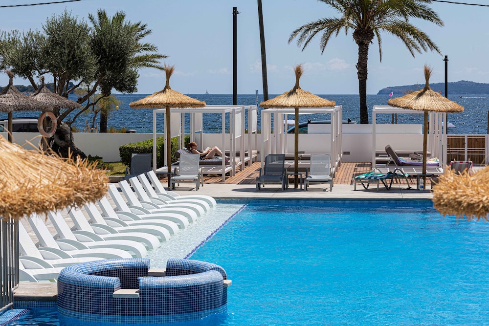 Cabot Hobby Club Apartments — Swimming pool in Puerto Pollensa, Balearic Islands