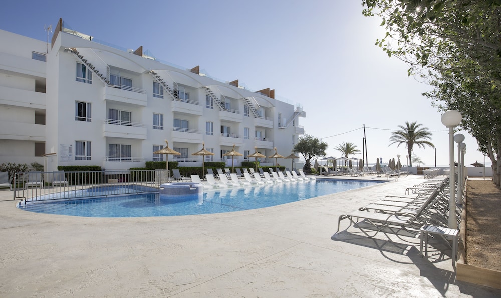 Cabot Hobby Club Apartments — Swimming pool in Puerto Pollensa, Balearic Islands