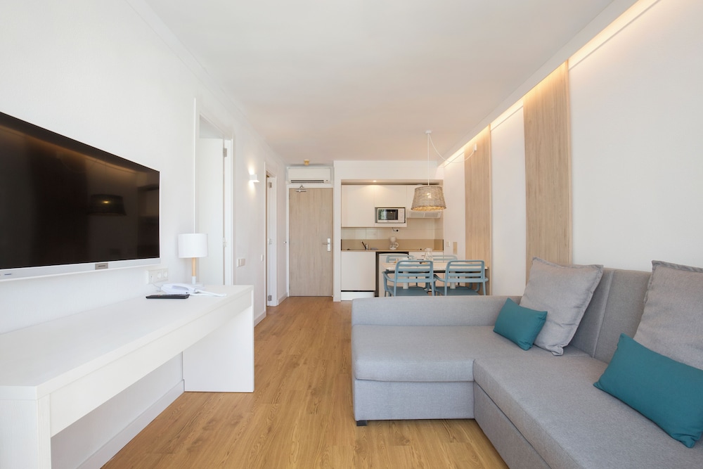 Cabot Hobby Club Apartments — Hotel rooms in Puerto Pollensa, Balearic Islands