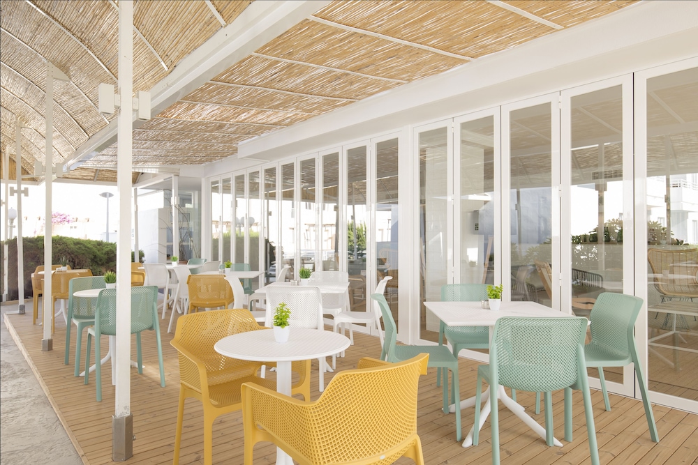 Cabot Hobby Club Apartments — Restaurant & bars in Puerto Pollensa, Balearic Islands