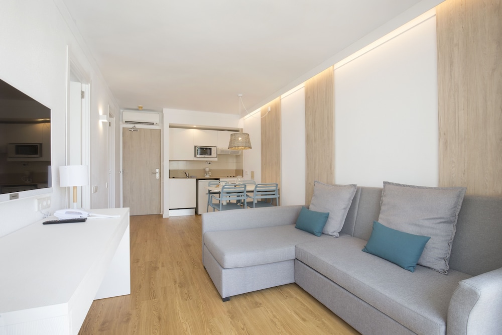 Cabot Hobby Club Apartments — Hotel rooms in Puerto Pollensa, Balearic Islands