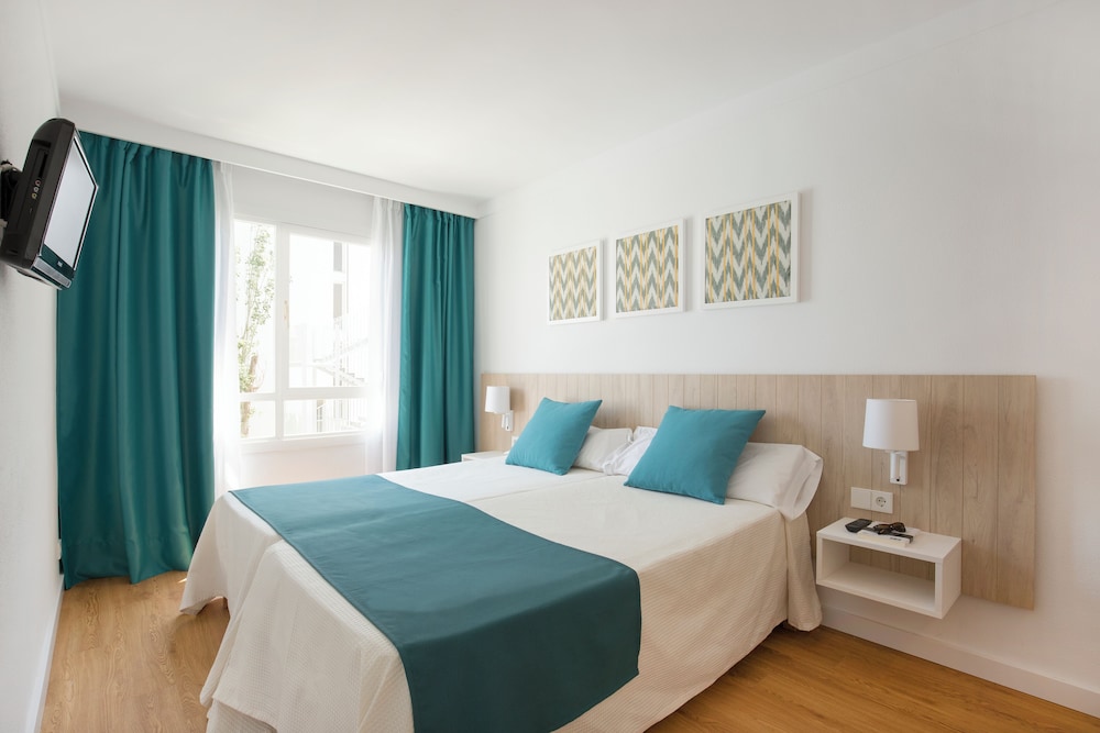 Cabot Hobby Club Apartments — Hotel rooms in Puerto Pollensa, Balearic Islands
