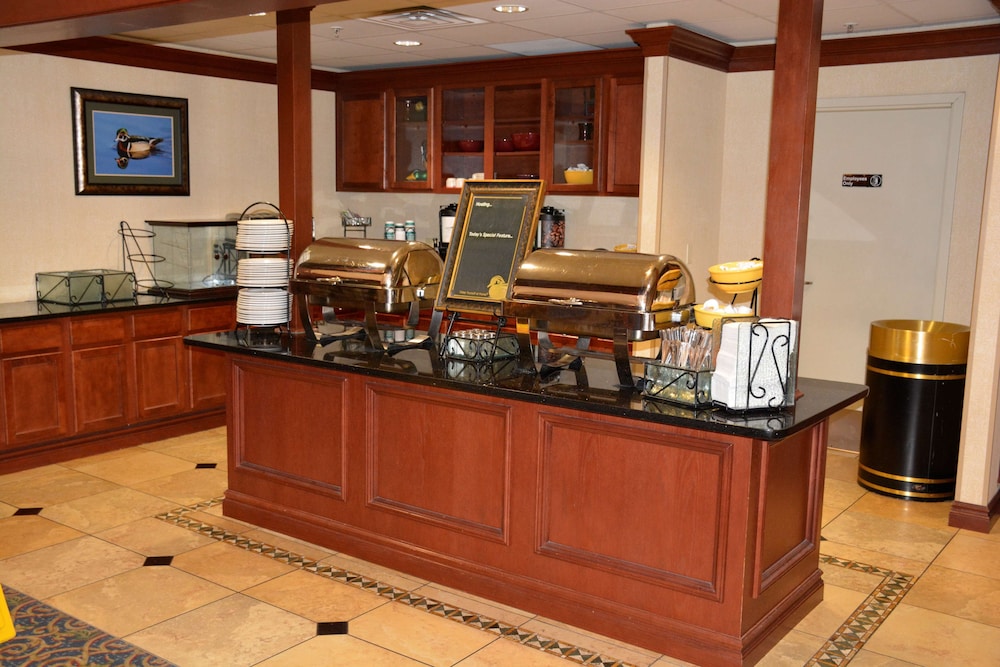 Homewood Suites by Hilton Brighton — Restaurant & bars in Brighton, Michigan