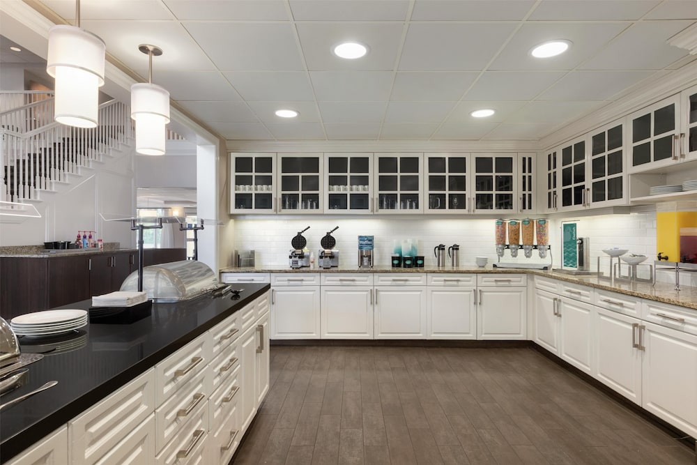 Homewood Suites by Hilton St. Petersburg Clearwater — Restaurant & bars in Pinellas Park, Florida