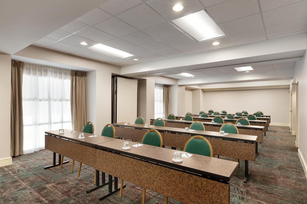 Homewood Suites by Hilton St. Petersburg Clearwater — Hotel building in Pinellas Park, Florida