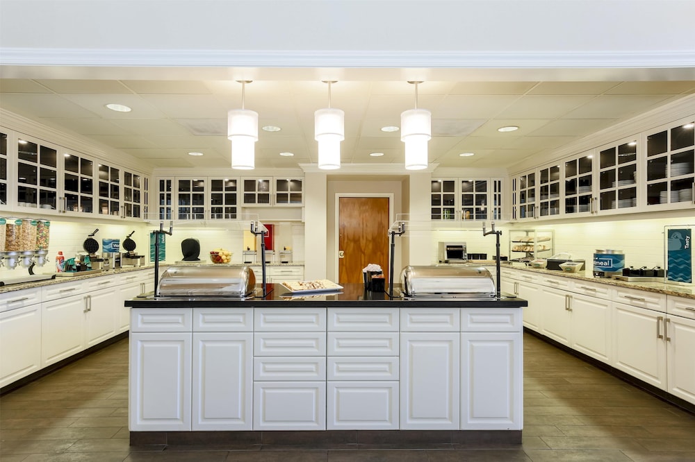 Homewood Suites by Hilton St. Petersburg Clearwater — Restaurant & bars in Pinellas Park, Florida