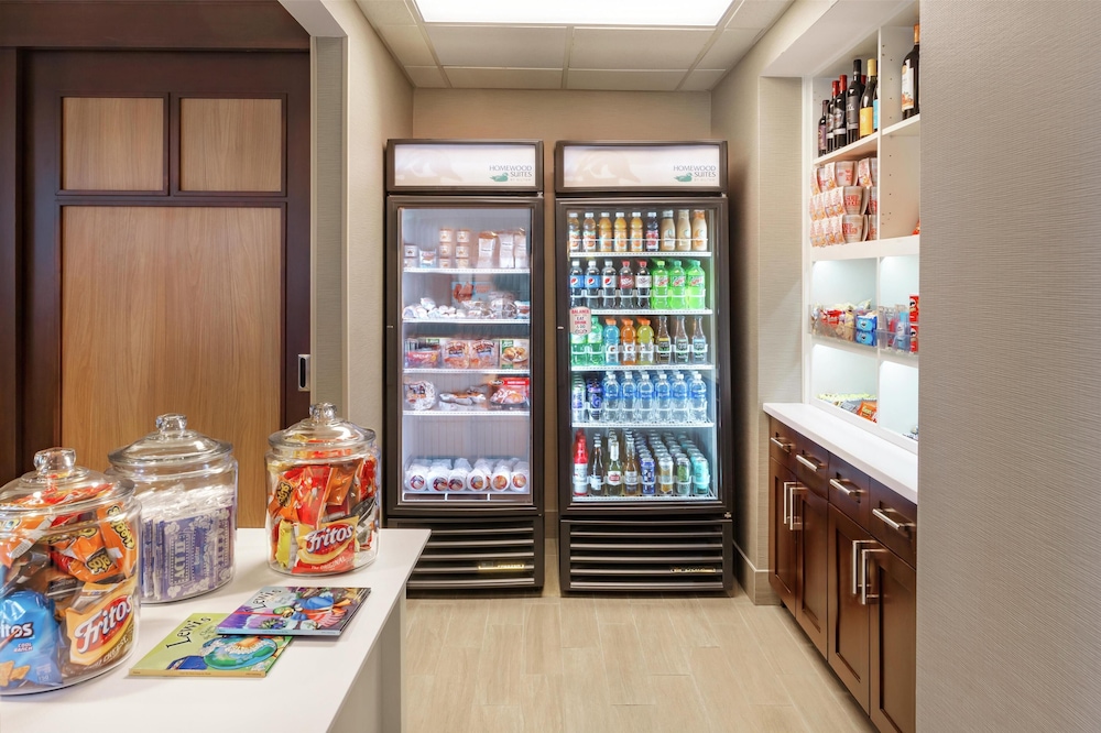 Homewood Suites by Hilton St. Petersburg Clearwater — Restaurant & bars in Pinellas Park, Florida