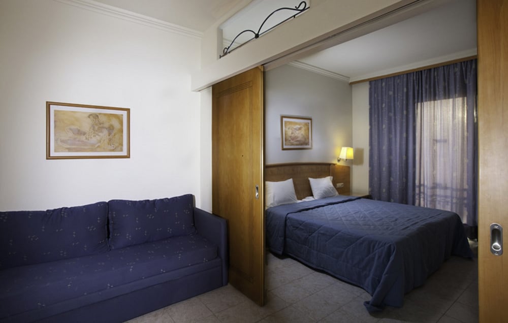 Hotel Pefkos Beach — Hotel rooms in Pefkos, South Aegean