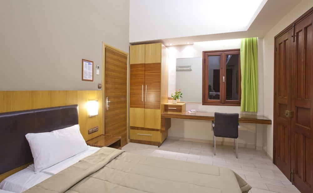 Hotel Pefkos Beach — Hotel rooms in Pefkos, South Aegean