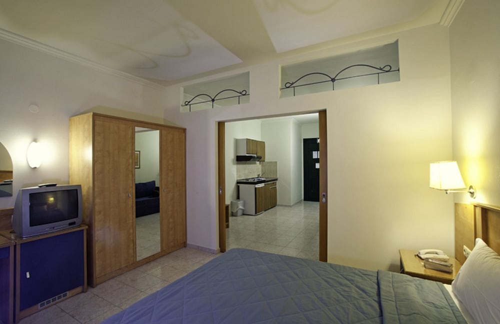 Hotel Pefkos Beach — Hotel rooms in Pefkos, South Aegean