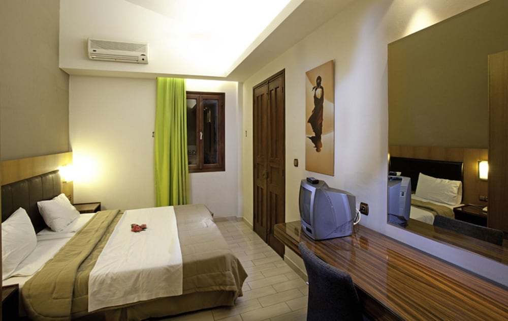 Hotel Pefkos Beach — Hotel rooms in Pefkos, South Aegean