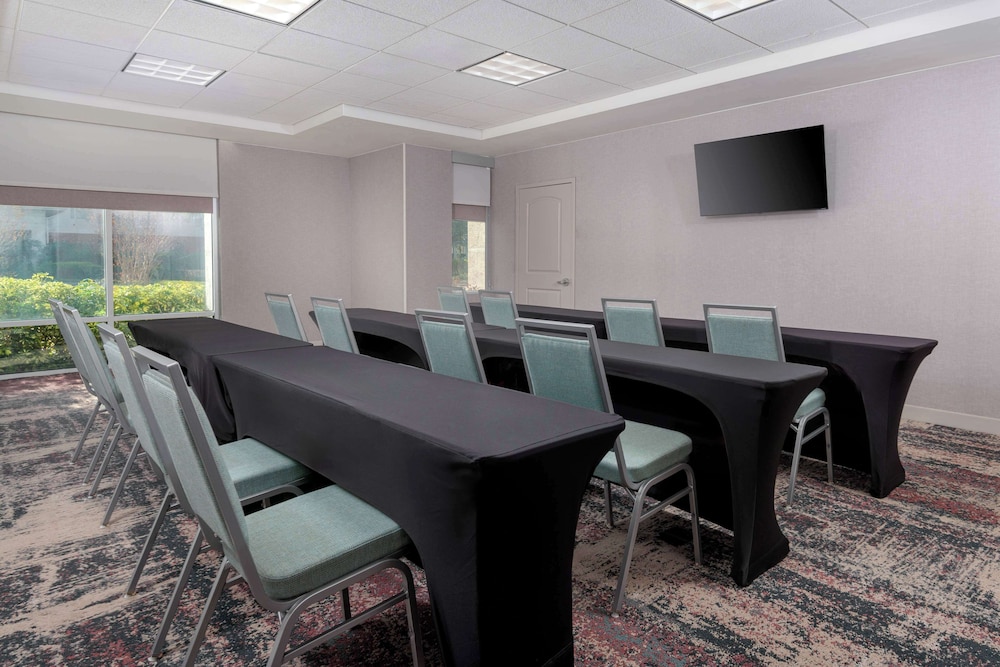 Homewood Suites by Hilton Tampa Airport - Westshore — Hotel building in Tampa, Florida
