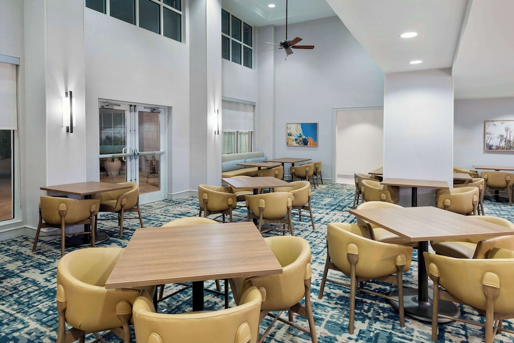Homewood Suites by Hilton Tampa Airport - Westshore — Restaurant & bars in Tampa, Florida