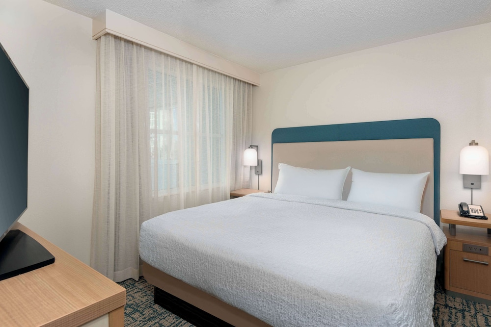 Homewood Suites by Hilton Tampa Airport - Westshore — Hotel rooms in Tampa, Florida