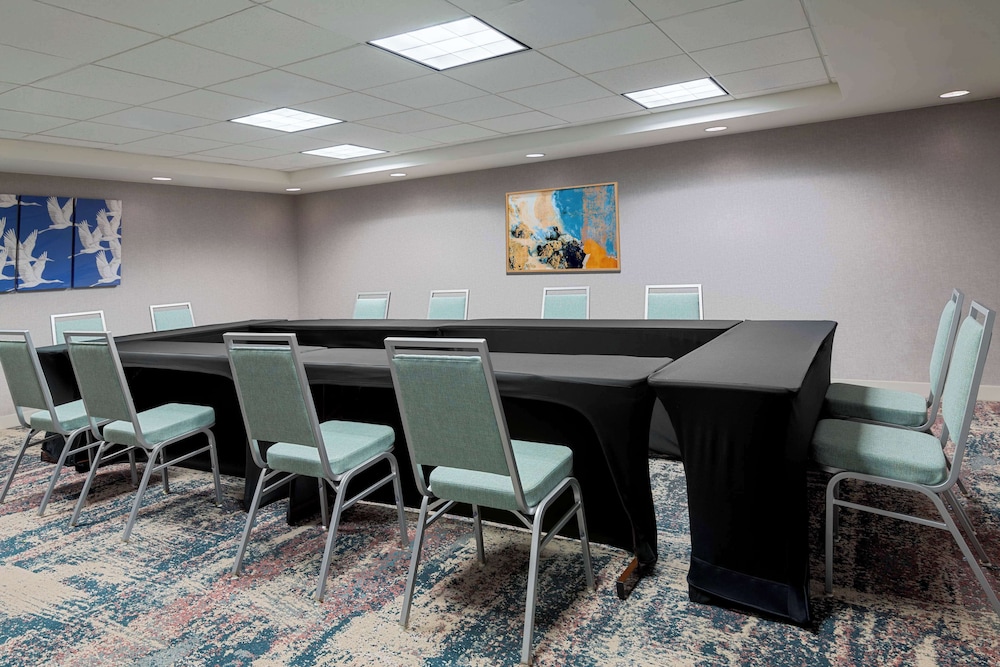 Homewood Suites by Hilton Tampa Airport - Westshore — Hotel building in Tampa, Florida