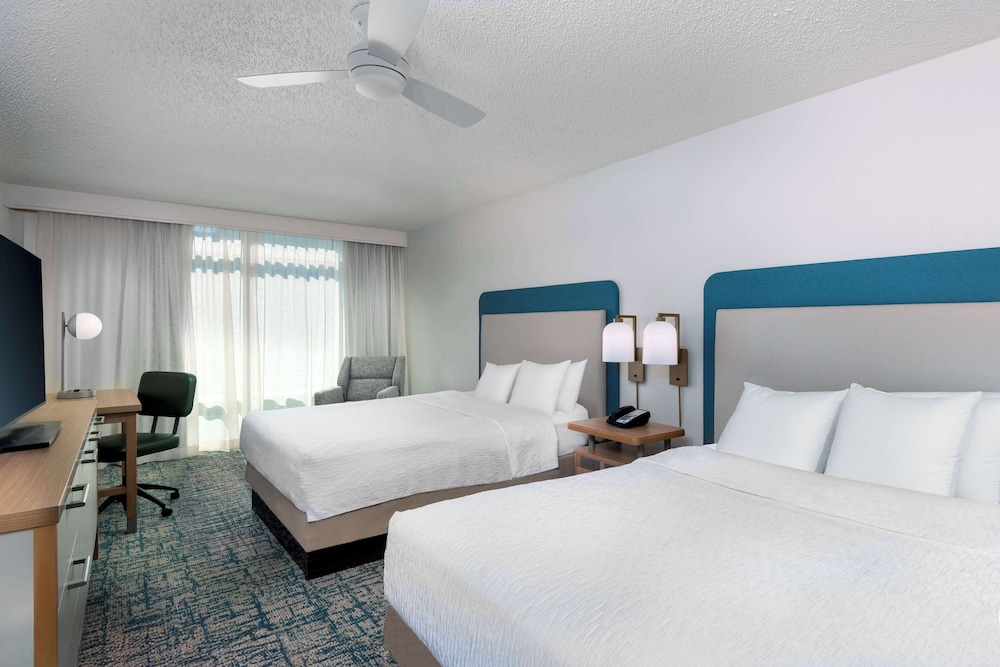 Homewood Suites by Hilton Tampa Airport - Westshore — Hotel rooms in Tampa, Florida