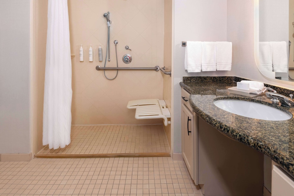 Homewood Suites by Hilton Tampa Airport - Westshore — Hotel rooms in Tampa, Florida