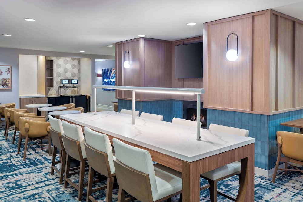 Homewood Suites by Hilton Tampa Airport - Westshore — Restaurant & bars in Tampa, Florida