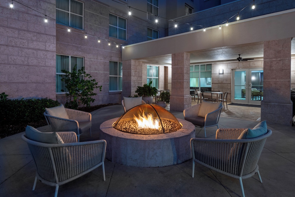 Homewood Suites by Hilton Tampa Airport - Westshore — Hotel building in Tampa, Florida