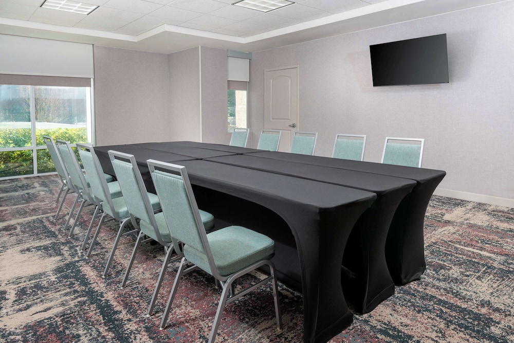 Homewood Suites by Hilton Tampa Airport - Westshore — Hotel building in Tampa, Florida