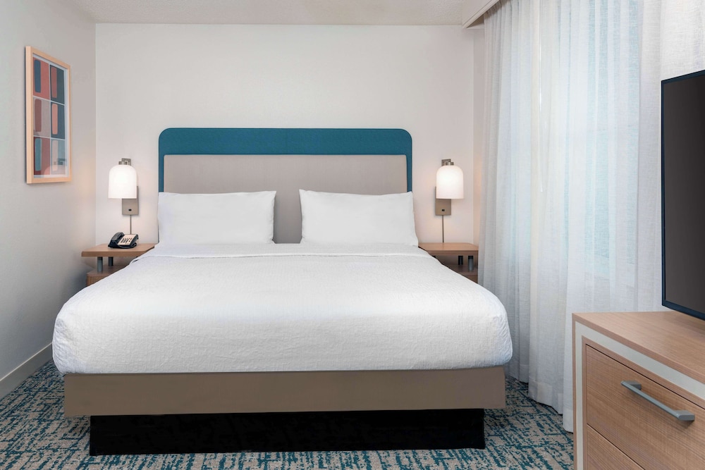 Homewood Suites by Hilton Tampa Airport - Westshore — Hotel rooms in Tampa, Florida