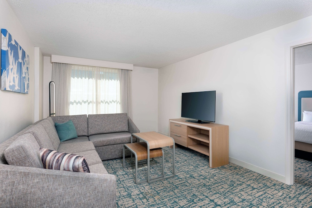 Homewood Suites by Hilton Tampa Airport - Westshore — Hotel rooms in Tampa, Florida