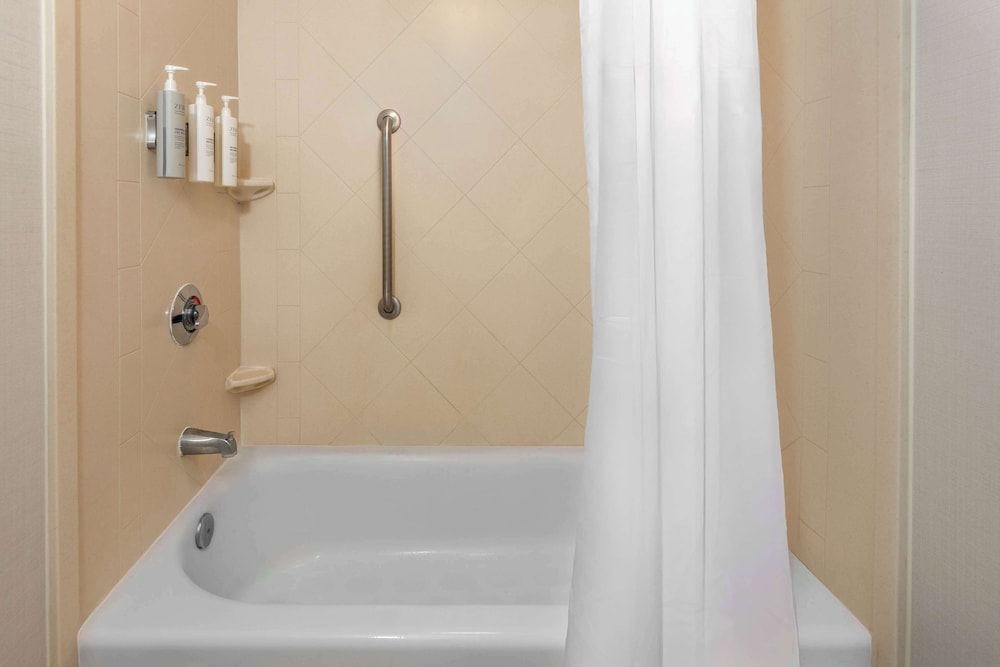 Homewood Suites by Hilton Tampa Airport - Westshore — Hotel rooms in Tampa, Florida