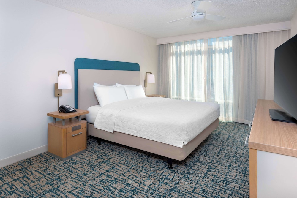 Homewood Suites by Hilton Tampa Airport - Westshore — Hotel rooms in Tampa, Florida