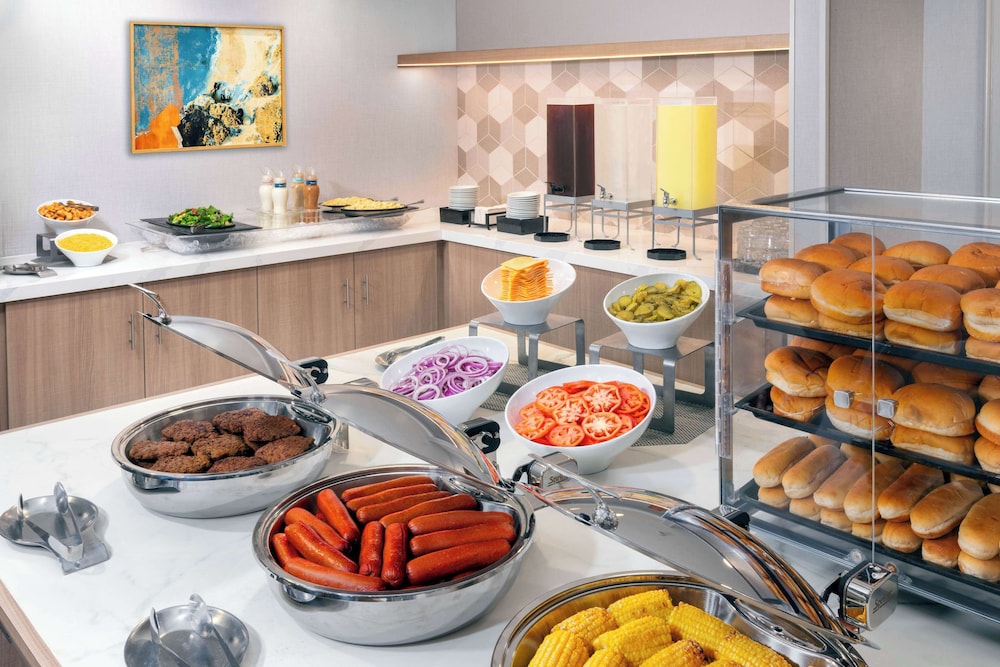 Homewood Suites by Hilton Tampa Airport - Westshore — Restaurant & bars in Tampa, Florida