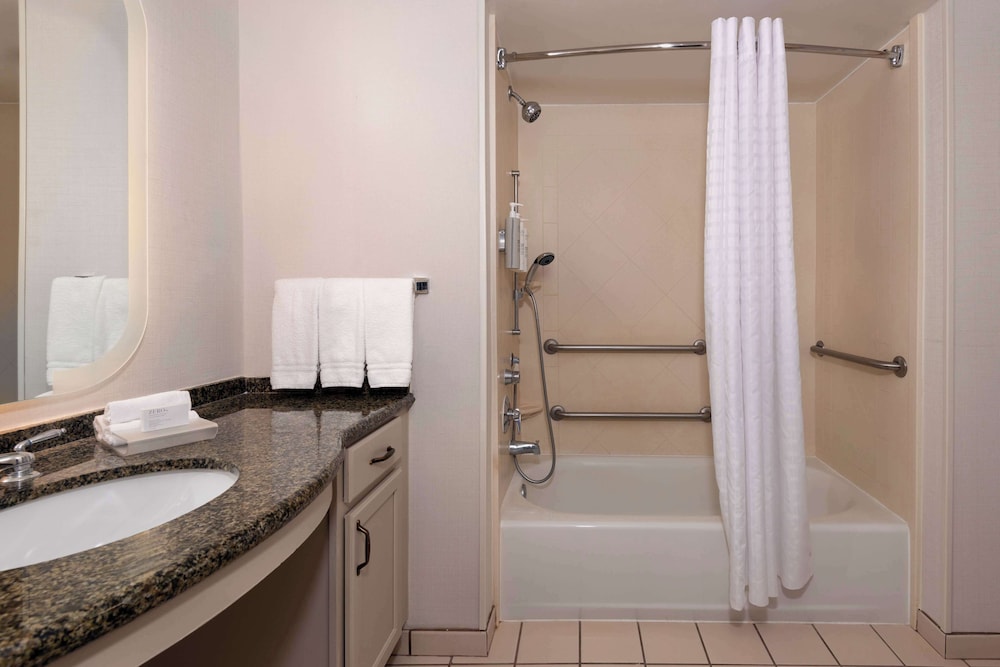 Homewood Suites by Hilton Tampa Airport - Westshore — Hotel rooms in Tampa, Florida