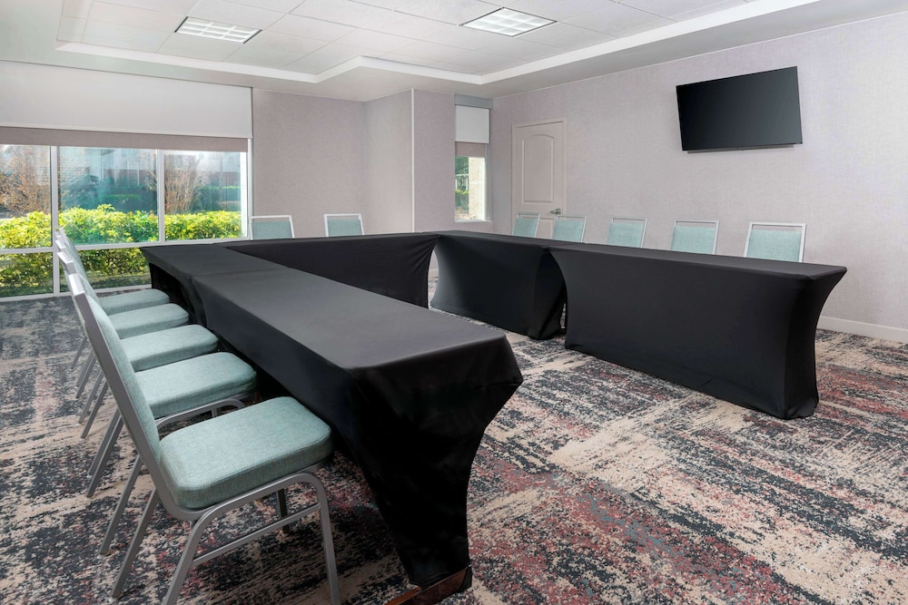 Homewood Suites by Hilton Tampa Airport - Westshore — Hotel building in Tampa, Florida