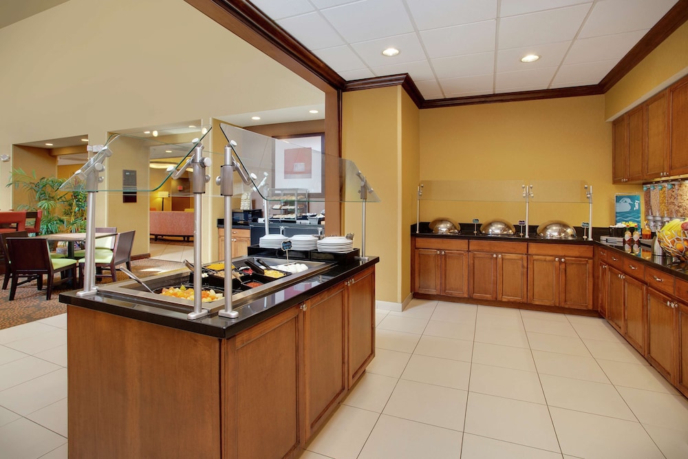 Homewood Suites by Hilton Tampa-Brandon — Restaurant & bars in Tampa, Florida
