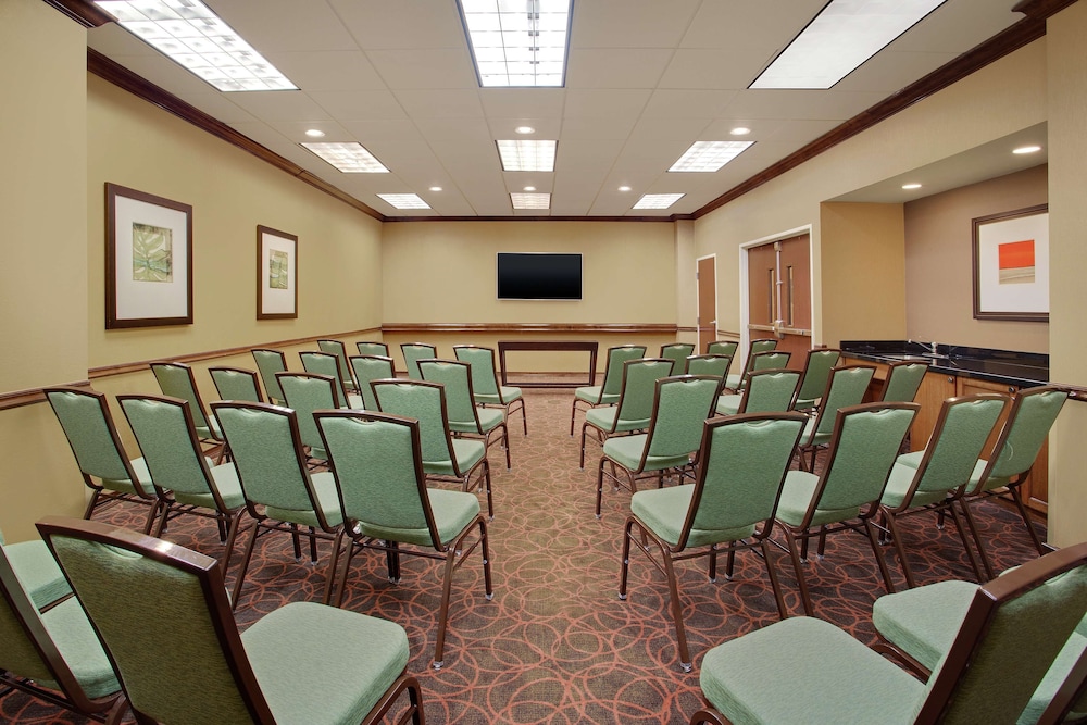 Homewood Suites by Hilton Tampa-Brandon — Hotel building in Tampa, Florida