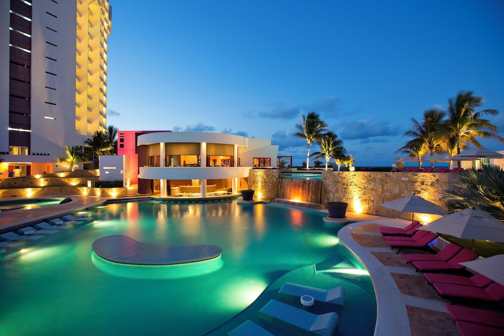 Krystal Grand Cancun All Inclusive — Swimming pool in Cancun, Quintana Roo