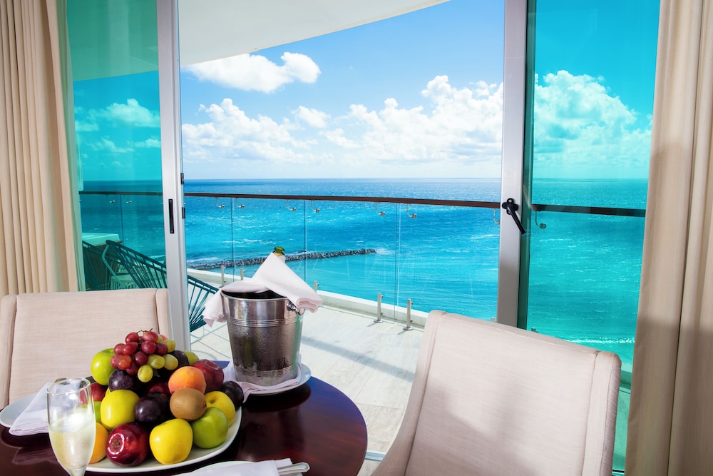 Krystal Grand Cancun All Inclusive — Hotel rooms in Cancun, Quintana Roo
