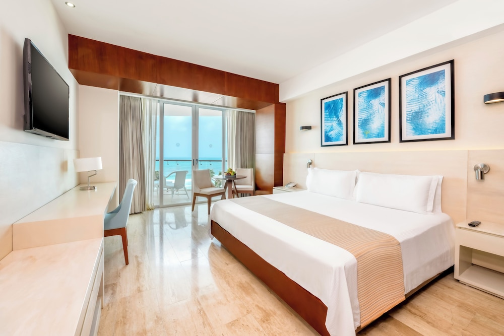 Krystal Grand Cancun All Inclusive — Hotel rooms in Cancun, Quintana Roo