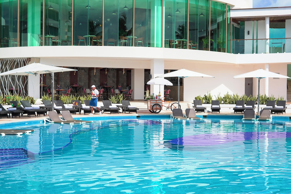 Krystal Grand Cancun All Inclusive — Swimming pool in Cancun, Quintana Roo