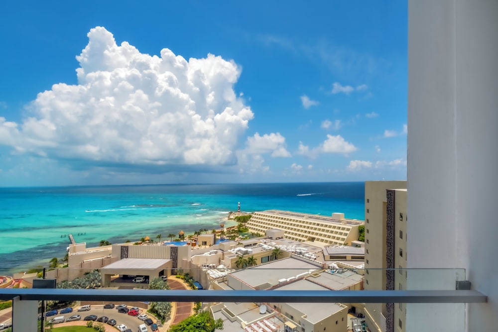 Krystal Grand Cancun All Inclusive — Hotel rooms in Cancun, Quintana Roo