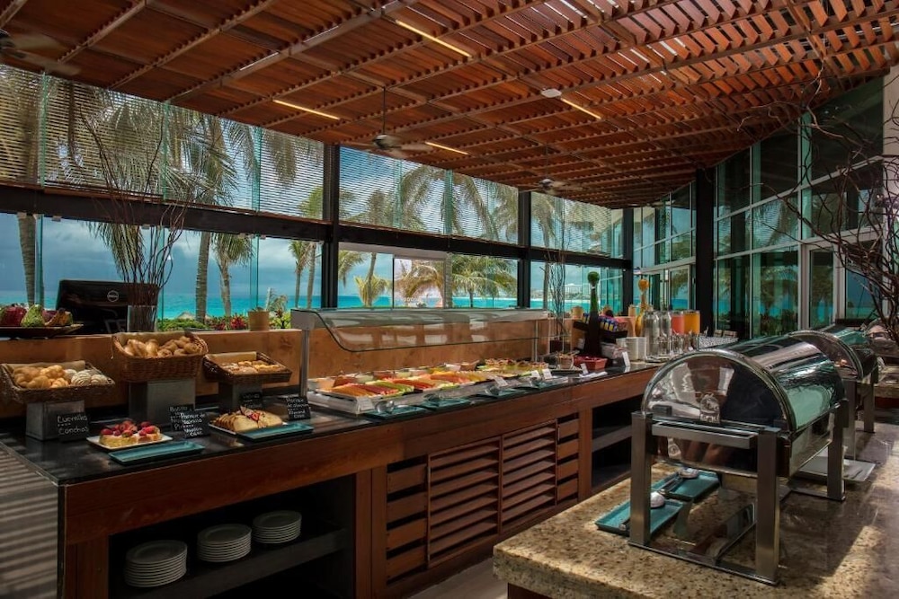 Krystal Grand Cancun All Inclusive — Restaurant & bars in Cancun, Quintana Roo