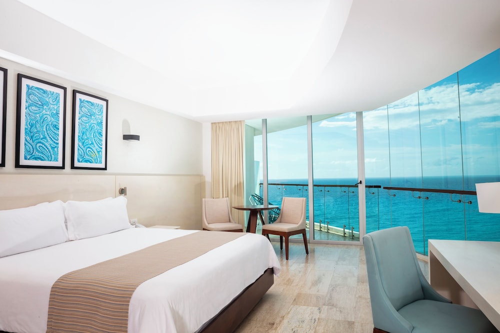 Krystal Grand Cancun All Inclusive — Hotel rooms in Cancun, Quintana Roo