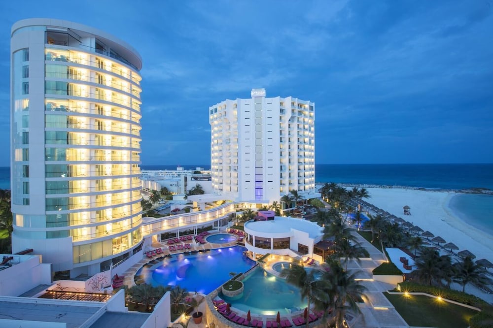 Krystal Grand Cancun All Inclusive — Hotel building in Cancun, Quintana Roo