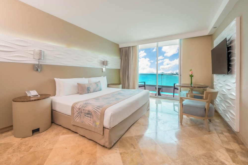 Krystal Grand Cancun All Inclusive — Hotel rooms in Cancun, Quintana Roo