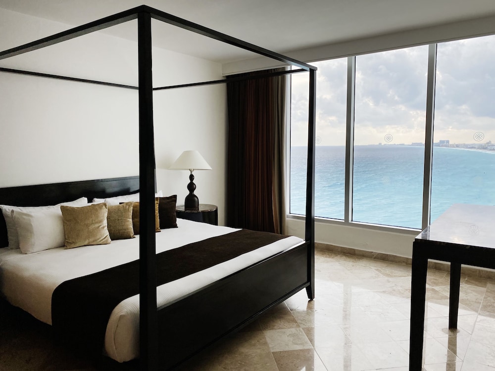 Krystal Grand Cancun All Inclusive — Hotel rooms in Cancun, Quintana Roo