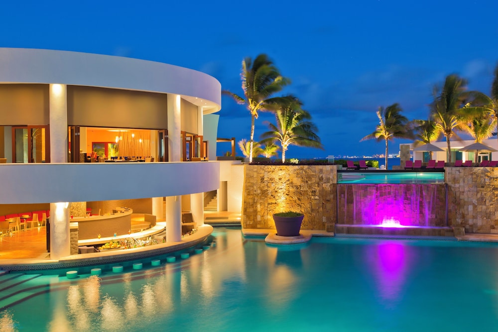 Krystal Grand Cancun All Inclusive — Swimming pool in Cancun, Quintana Roo